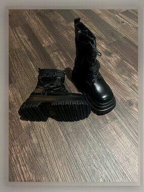 Combat boots
